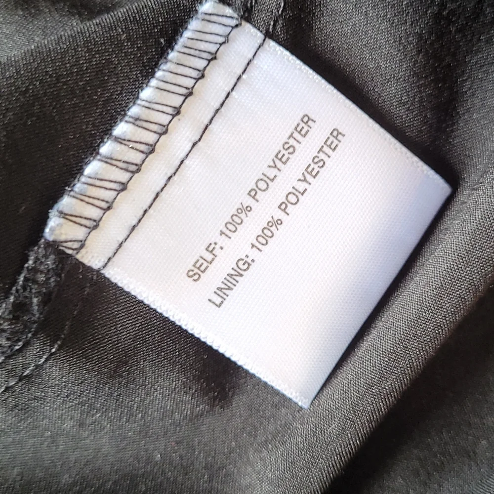 Rose and Olive Tiered Hemline Vee Neckline Graphic Print Dress - Size Medium - Picture 14 of 14